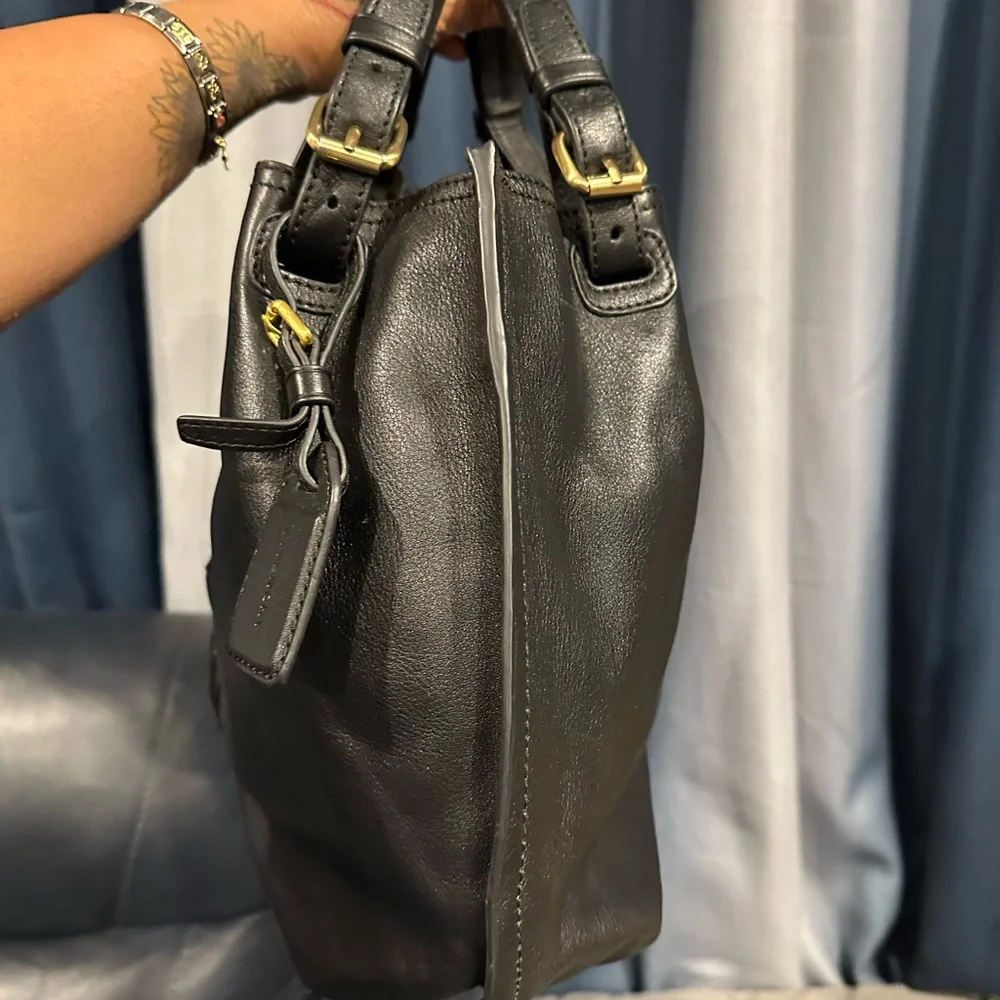 GIVENCHY Elegant Black Leather Handbag - Picture 2 of 6